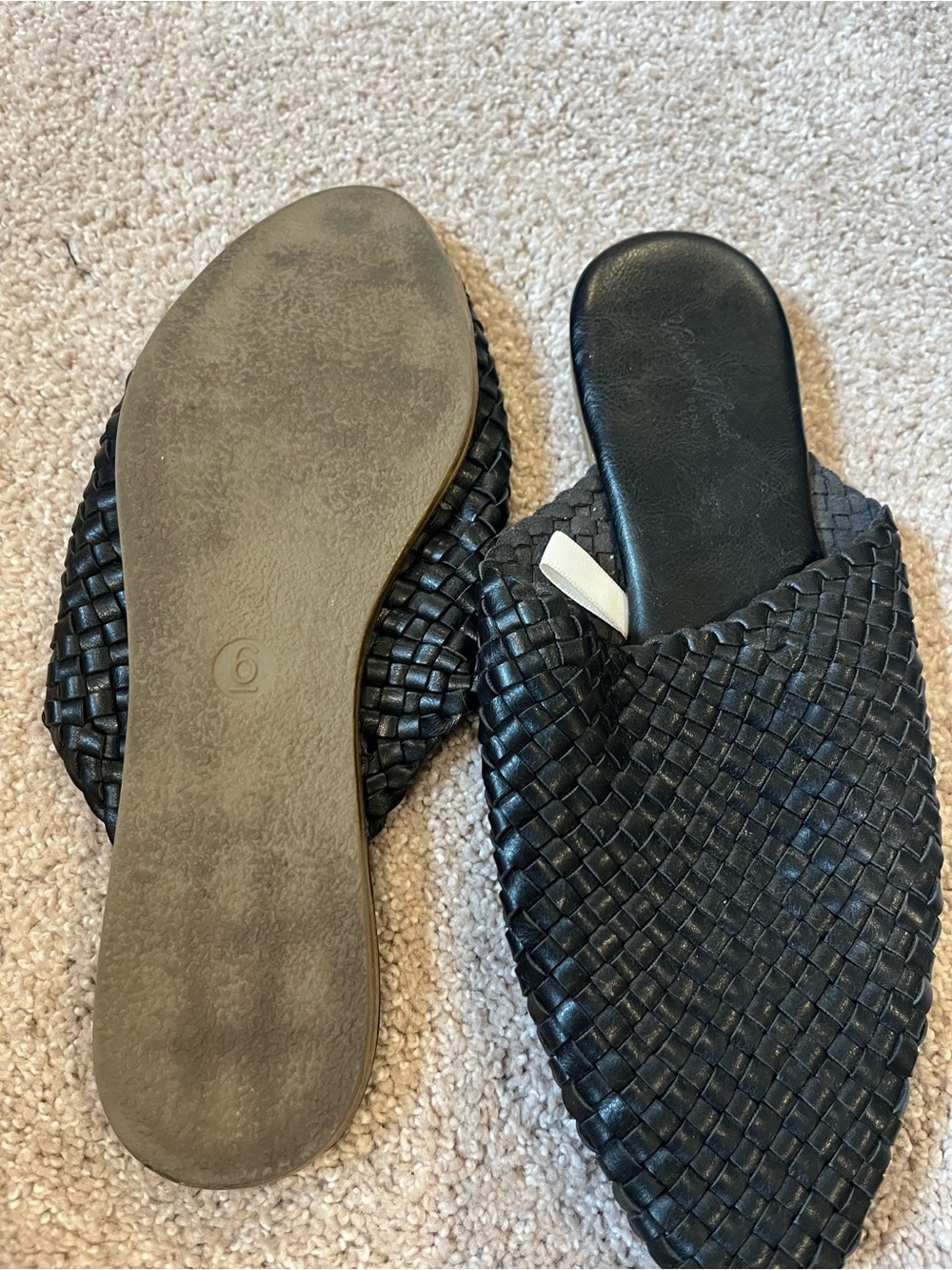Women’s Universal Thread Black Woven Mules size 6 - Picture 2 of 3
